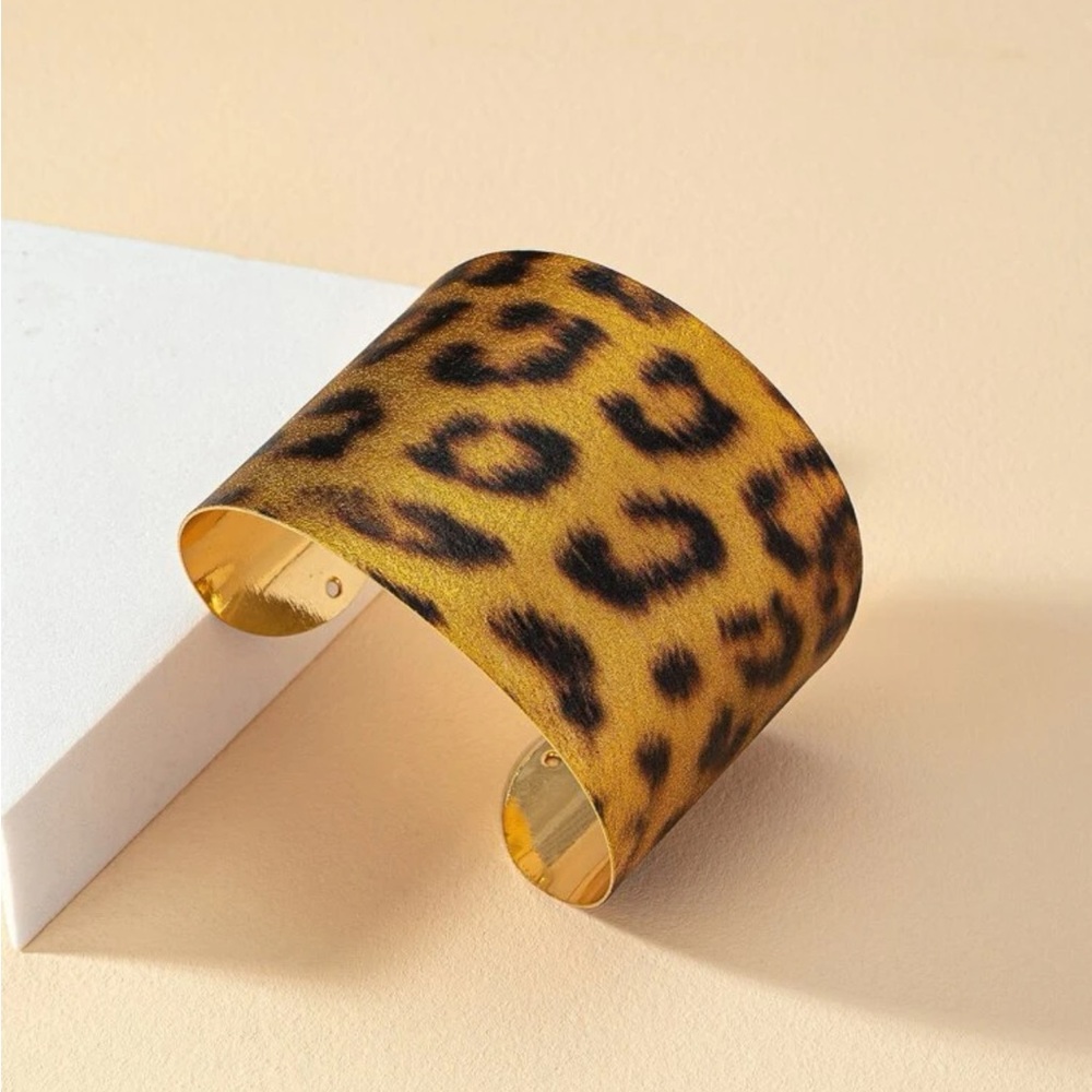 Leopard Pattern Cuff Bangle New - Picture 2 of 4